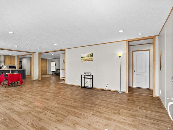 3rd image of 127 Missouria Ln.