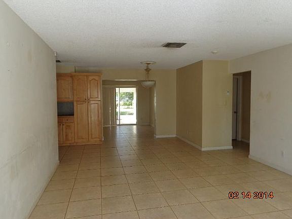 3rd image of 8112 NW 92nd Ter
