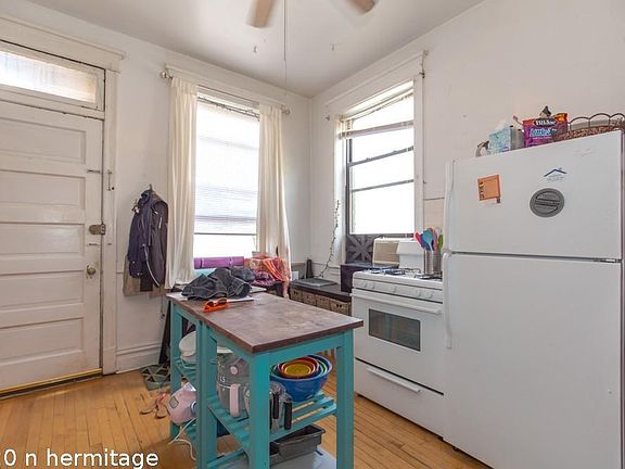 4th image of 3620 N Hermitage Ave #427