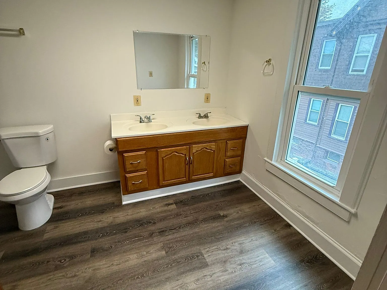 4 bed, $2,800 — Photo 4