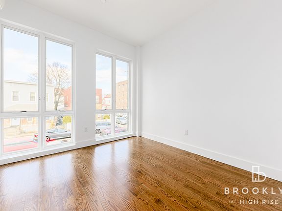 5th image of 124 Erasmus St #2F