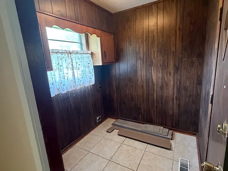 1016 Kennedy St — Photo 5