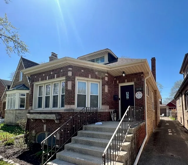 9130 S Oakley Ave photo 1