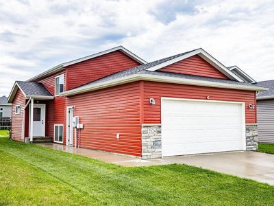 2124 Admiral Dr W, West Fargo, ND, 58078