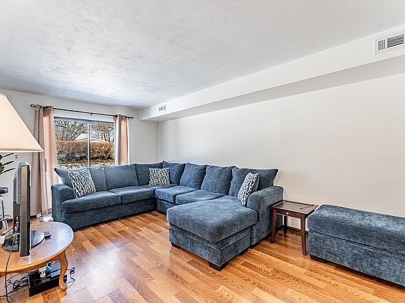 5th image of 159 Chatham Ct APT B
