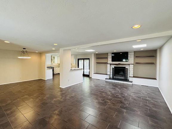 4th image of 3705 Erbbe St NE