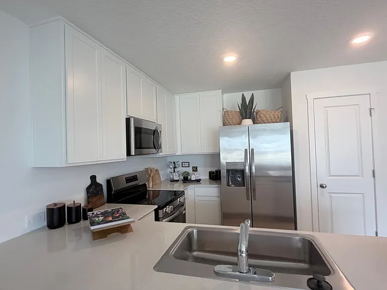 880 Lynx St — Photo 7