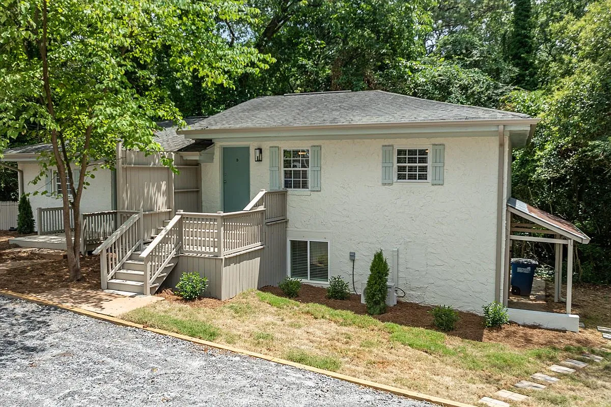 2 bed, 800 sqft, $1,443 — Photo 1