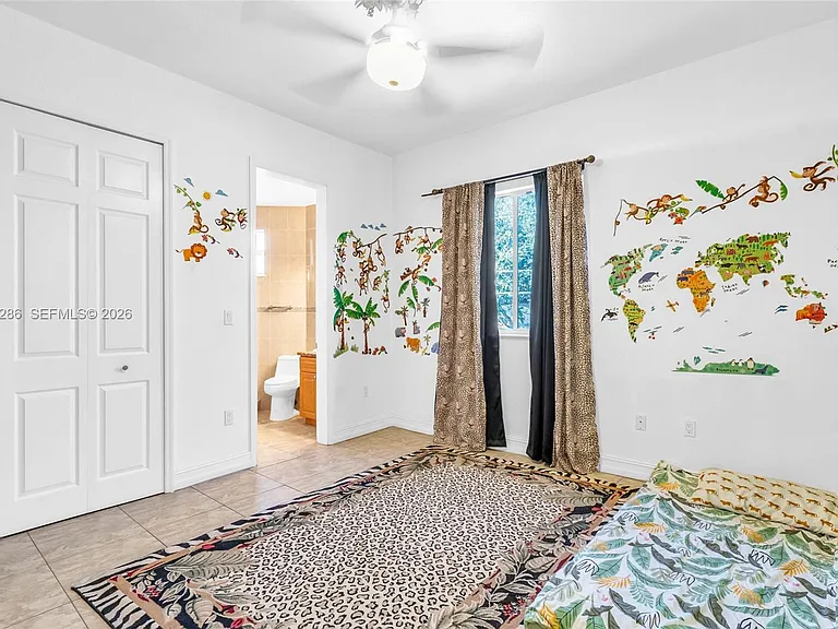 8135 NW 164th Ter — Photo 32