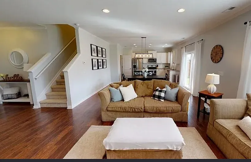 4 bed, 2291 sqft, $2,500 — Photo 3