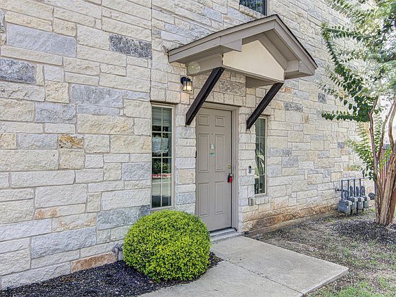 4th image of 1407 Airedale Rd #1104