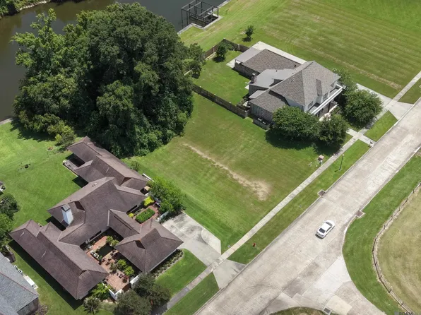 Island Dr, Plaquemine, LA 70764