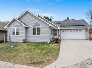 420 Village Ct, Cambridge, MN 55008