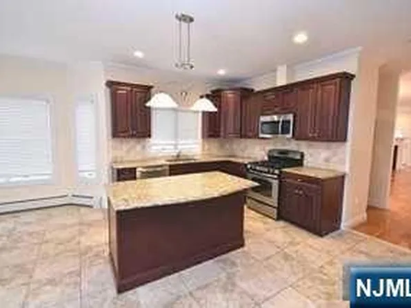 37B E Brinkerhoff Ave #B, Palisades Park, NJ 07650