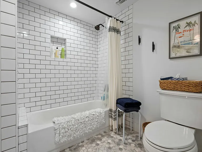 305 Neptune Ave — Photo 44