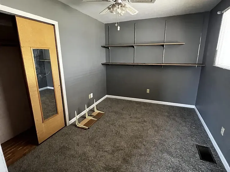 645 Churchill St — Photo 12