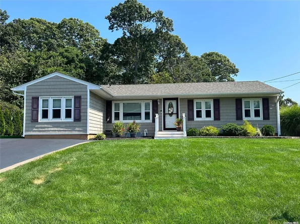 59 Janice Lane, Selden, NY 11784