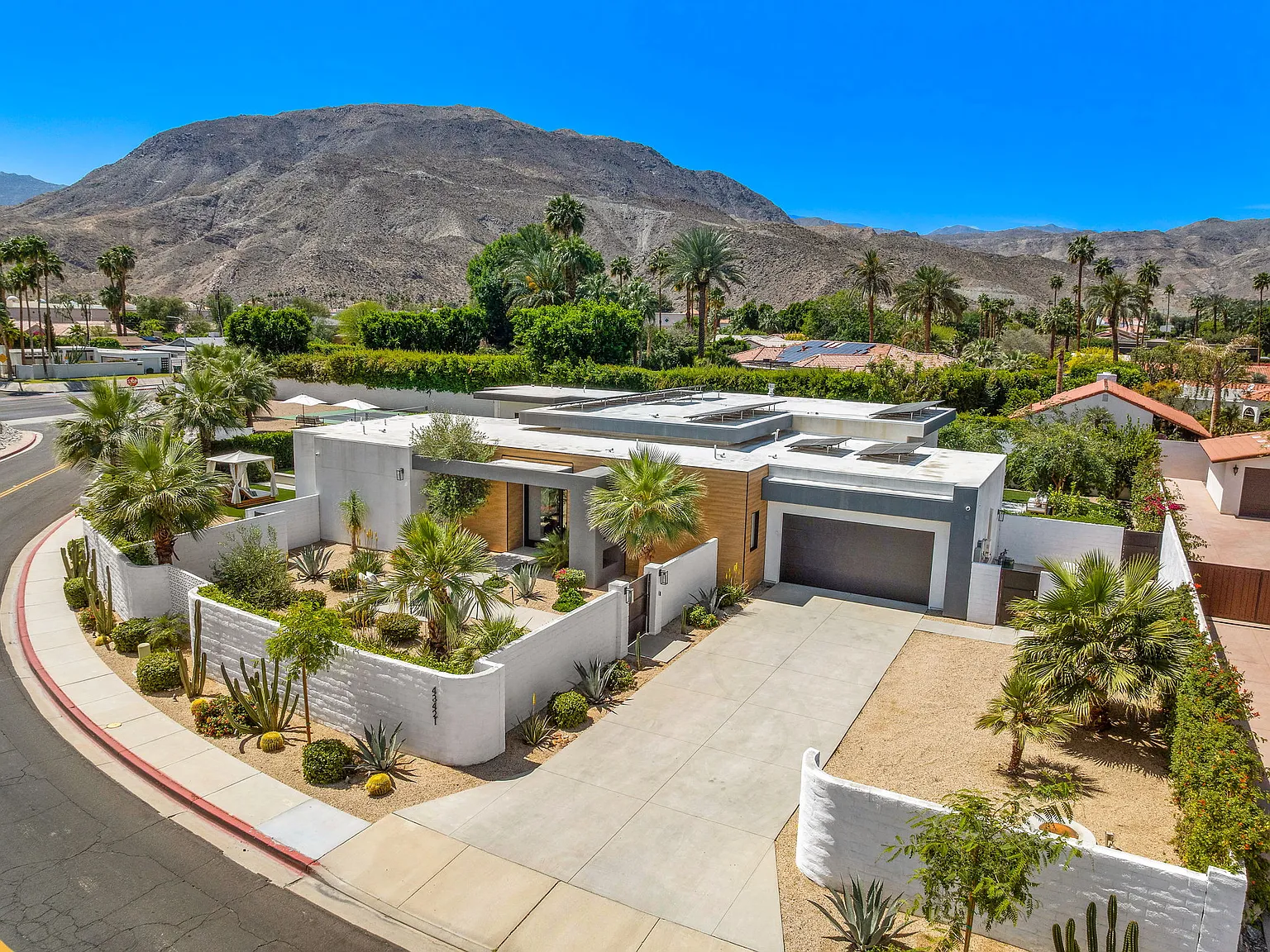 4 bed, 3645 sqft, $30,000 — Photo 4