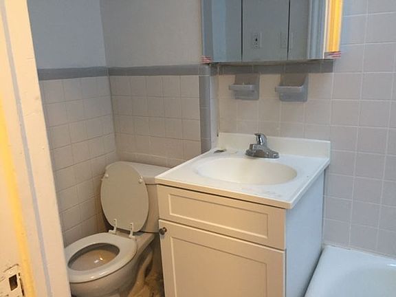 4th image of 1205 Lexington Ave APT 2C