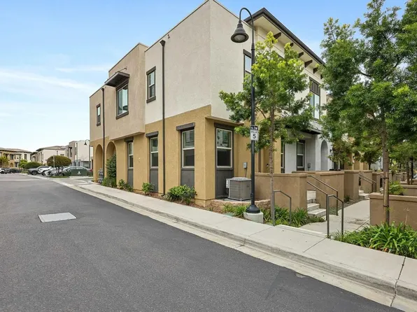 2351 Solara Ln, Vista, CA 92081