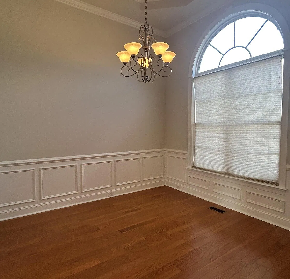 3 bed, 2.0 bath, 1577 sqft, $1,900 — Photo 3
