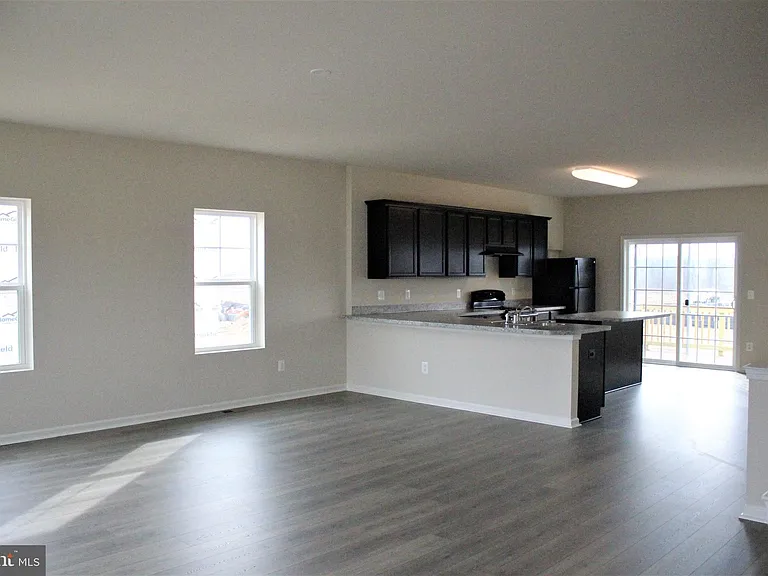 232 Parkland Dr — Photo 3