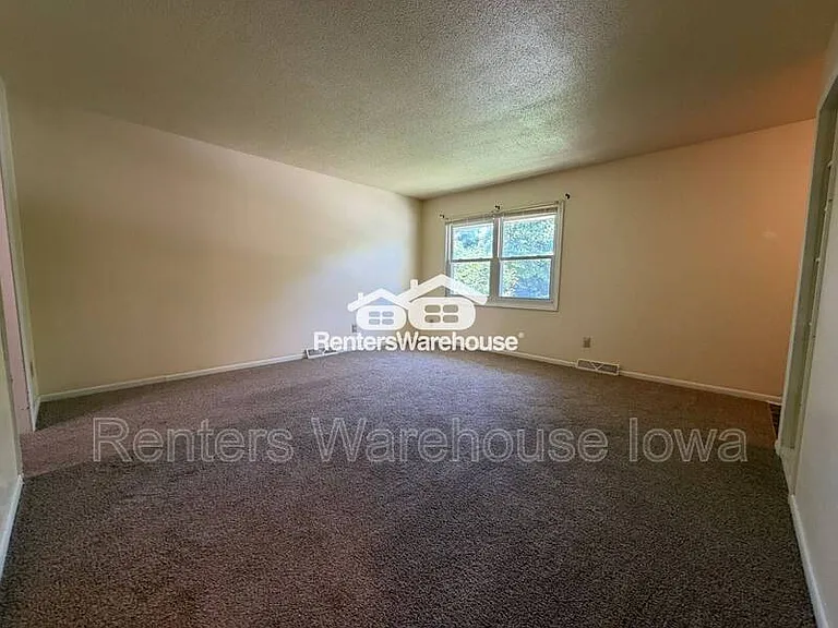 1215 Cummins Pkwy — Photo 13