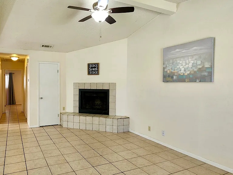 600 Country Aire Dr — Photo 4