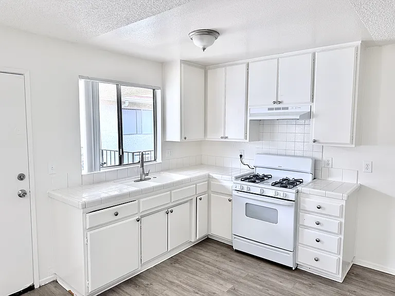 6714 Troost Ave #L — Photo 6
