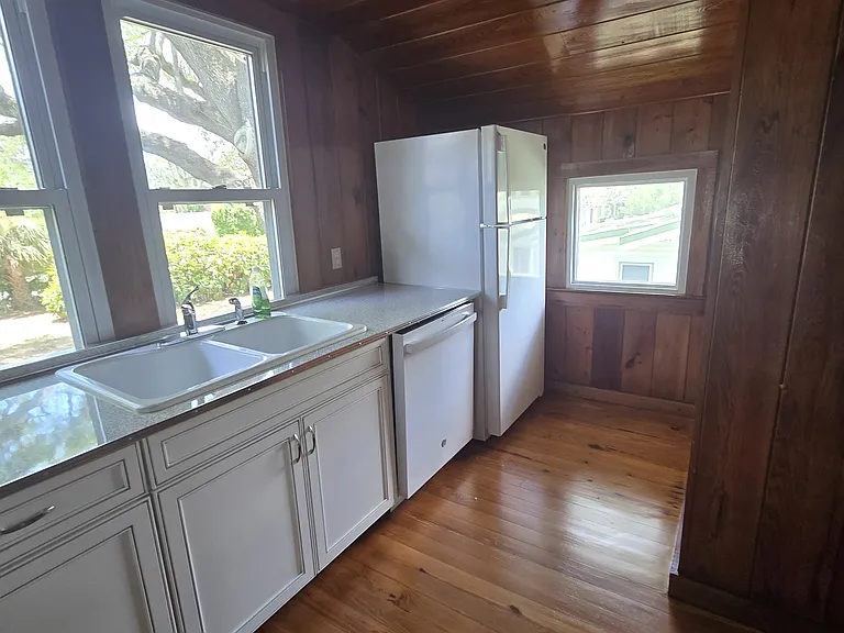 106 Banana St #Q — Photo 5