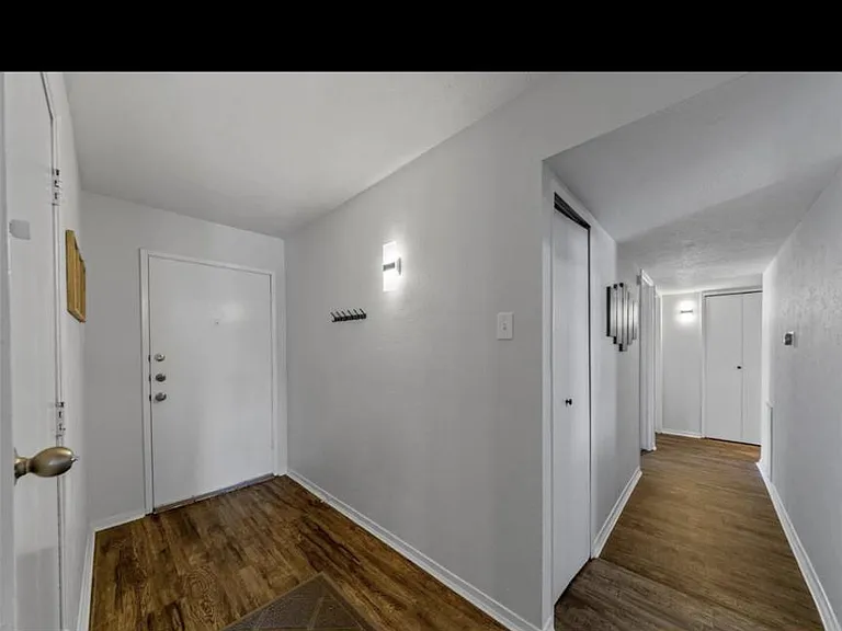 526 Windsor Dr — Photo 8