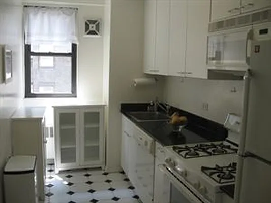 Rented by Douglas Elliman | media 27