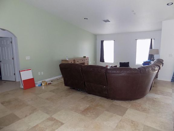 4th image of 4560 Camelot Dr