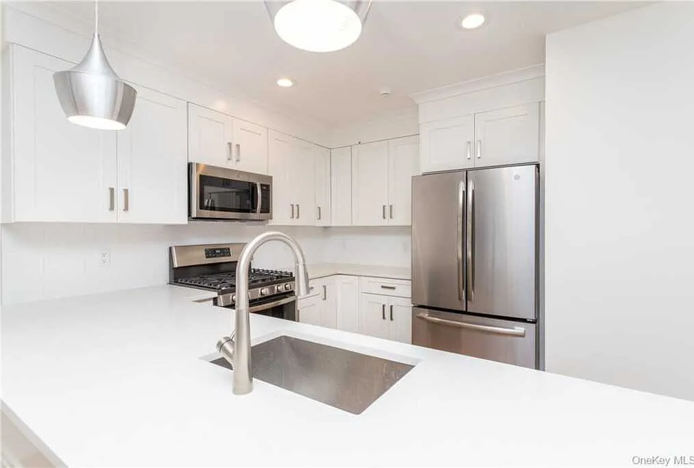 121 Fisher Avenue, White Plains, NY 10606 — Photo 1