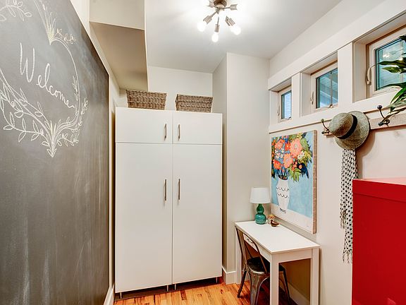 Flex/Mudroom at Entry