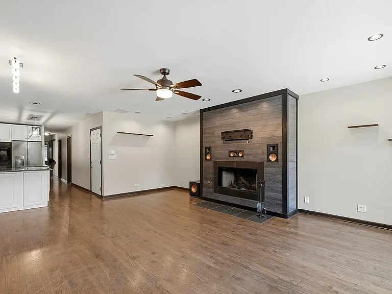 619 N Racine Ave #1 — Photo 2