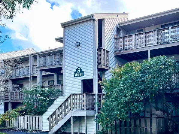800 Bearse's Way #3WG, Hyannis, MA 02601
