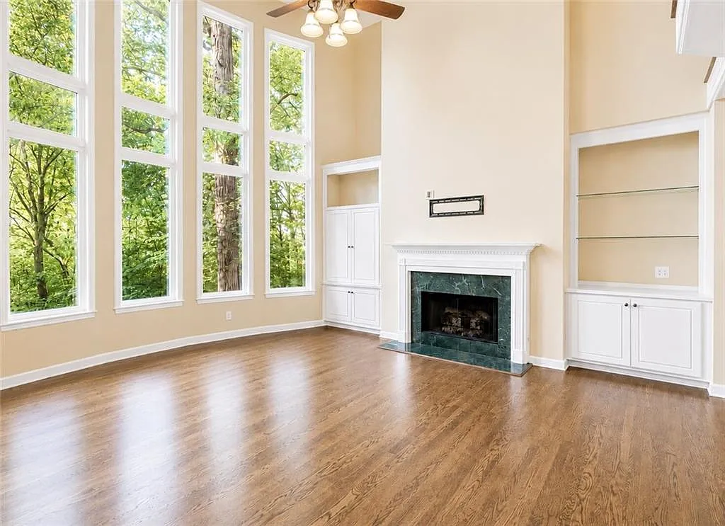 6 bed, 4.0 bath, 4794 sqft, $4,100 — Photo 4
