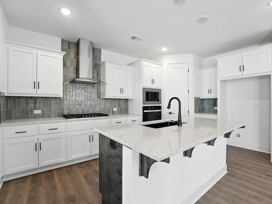 20688 Barker St, Spring Hill, KS 66083