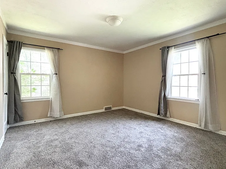 3671 S. 2300 E. — Photo 9