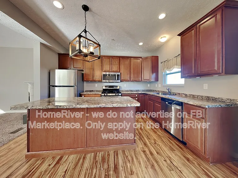 1505 Canterbury Dr — Photo 1