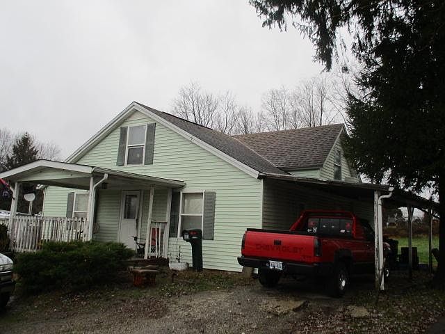 2nd image of 613 Wilson Ln