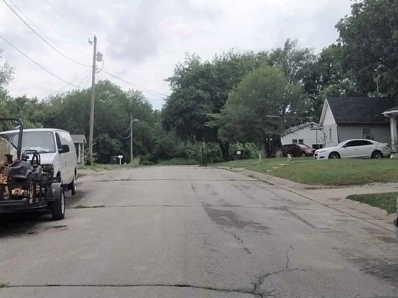 5th image of 850 E Wooter St