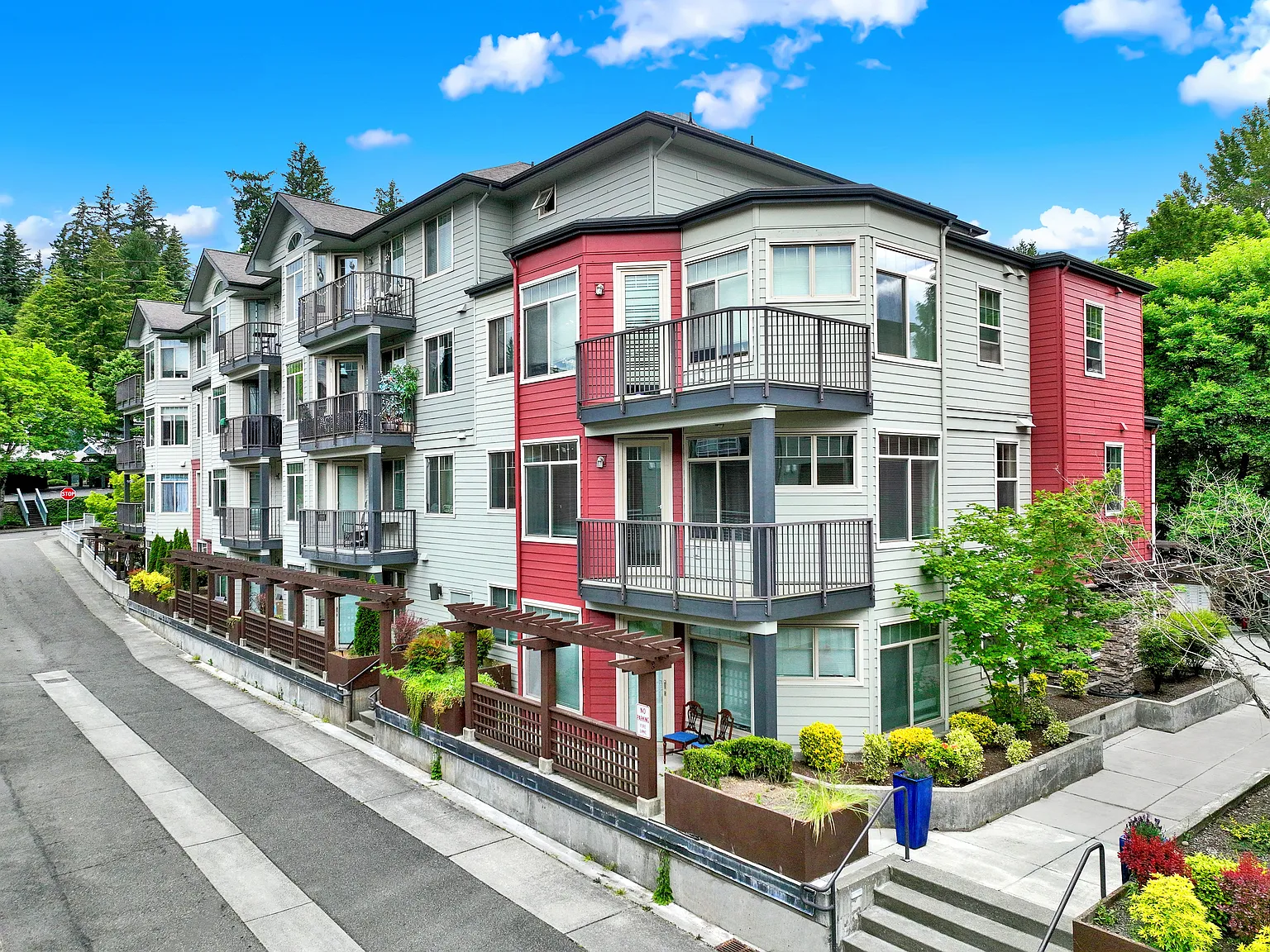 Delano — Photo 2