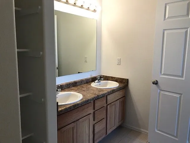 16 Cliff View Ct — Photo 2