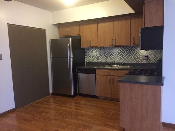 Kitchen with Undermount Lighting