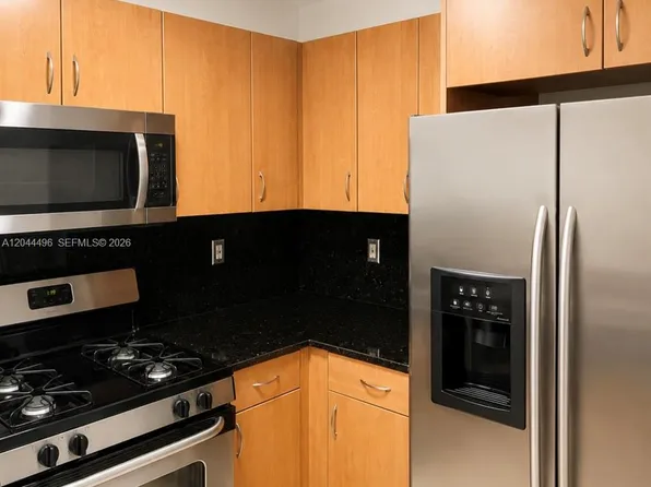 16851 NE 35th Ave APT 27, North Miami Beach, FL 33160