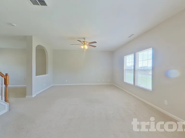 3349 Table Rock Dr — Photo 2