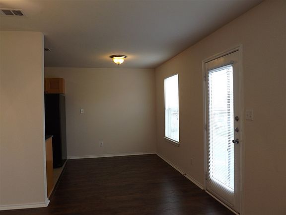 3rd image of 1600B Claremont Cir