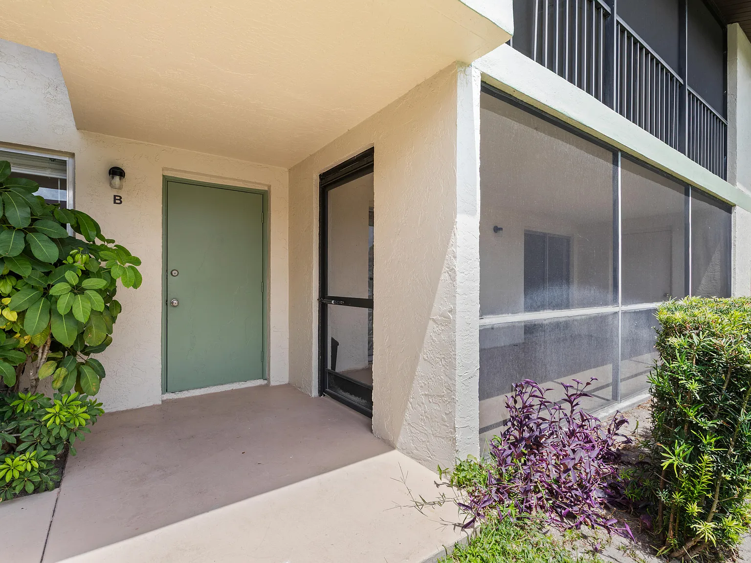 2 bed, 2.0 bath, 980 sqft, $2,400 — Photo 2